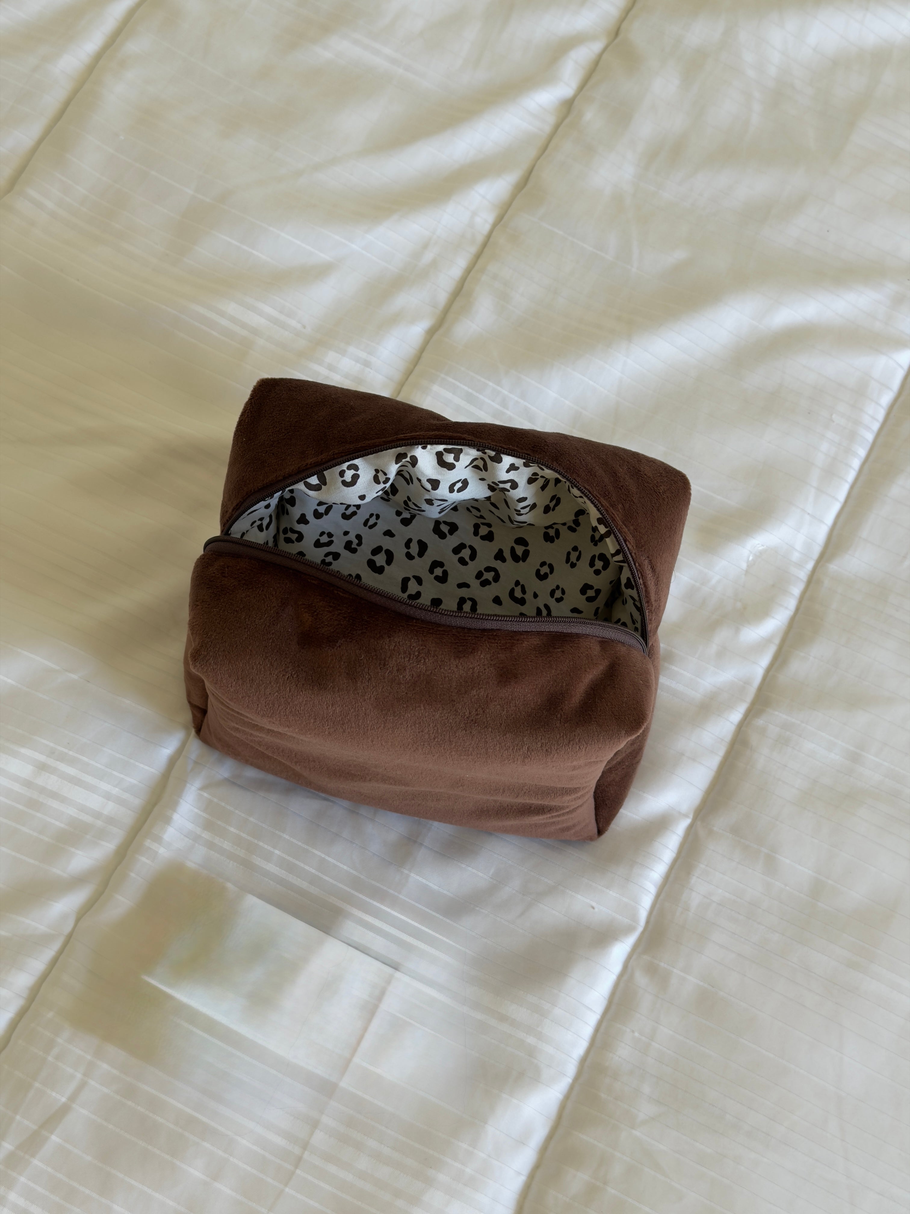 Trousse de toilette (M) - Modèle Minky Chocolat x Léopard