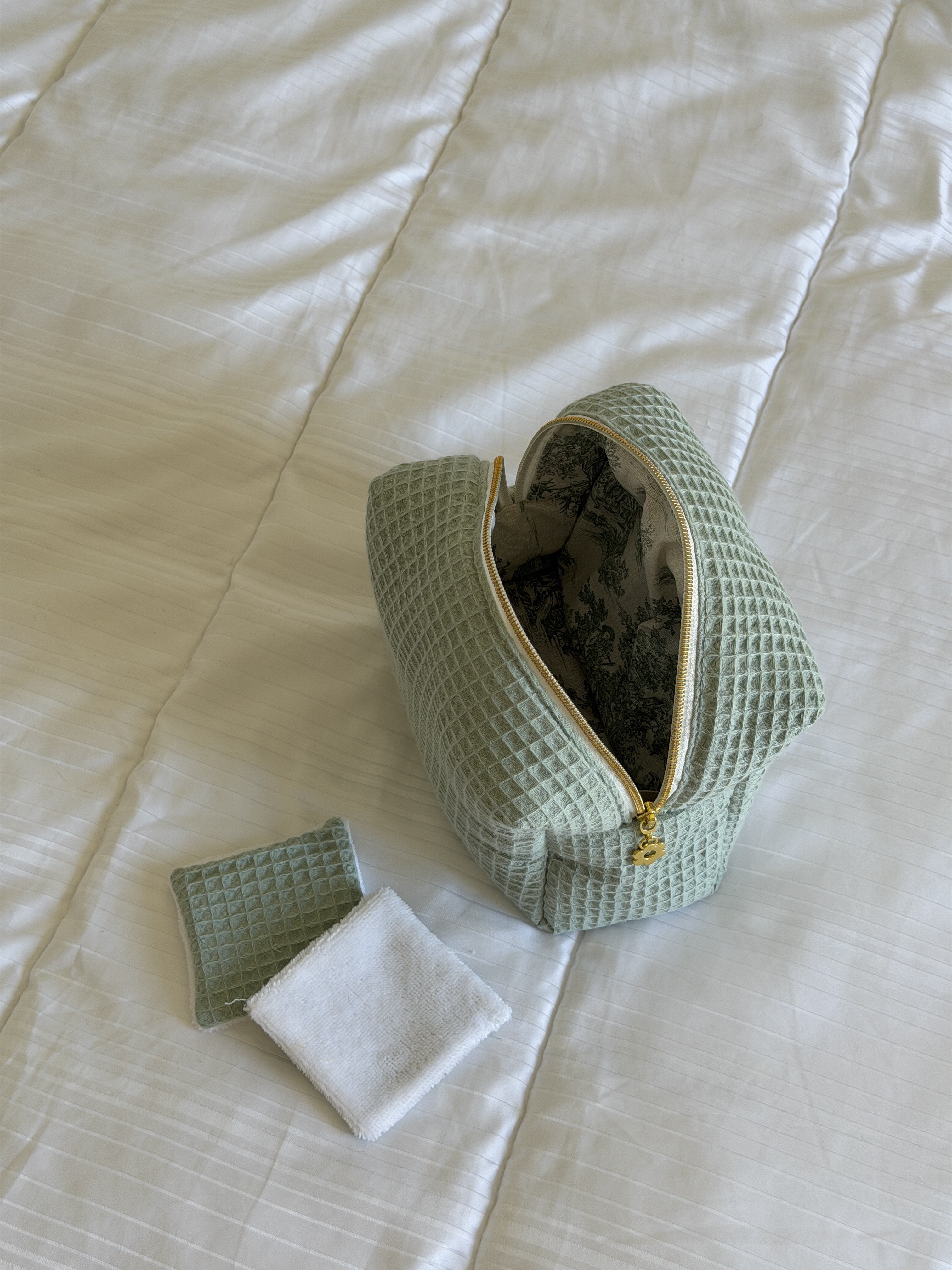 Trousse de toilette (M) - Modèle Vert Sauge x Toile de Jouy