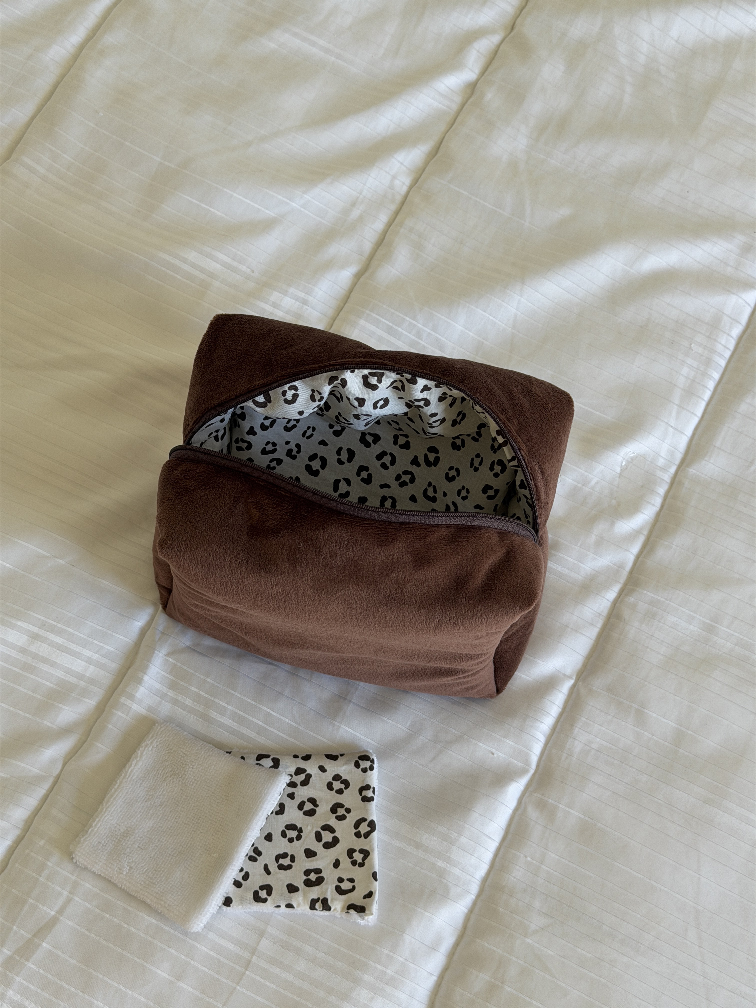 Trousse de toilette (M) - Modèle Minky Chocolat x Léopard