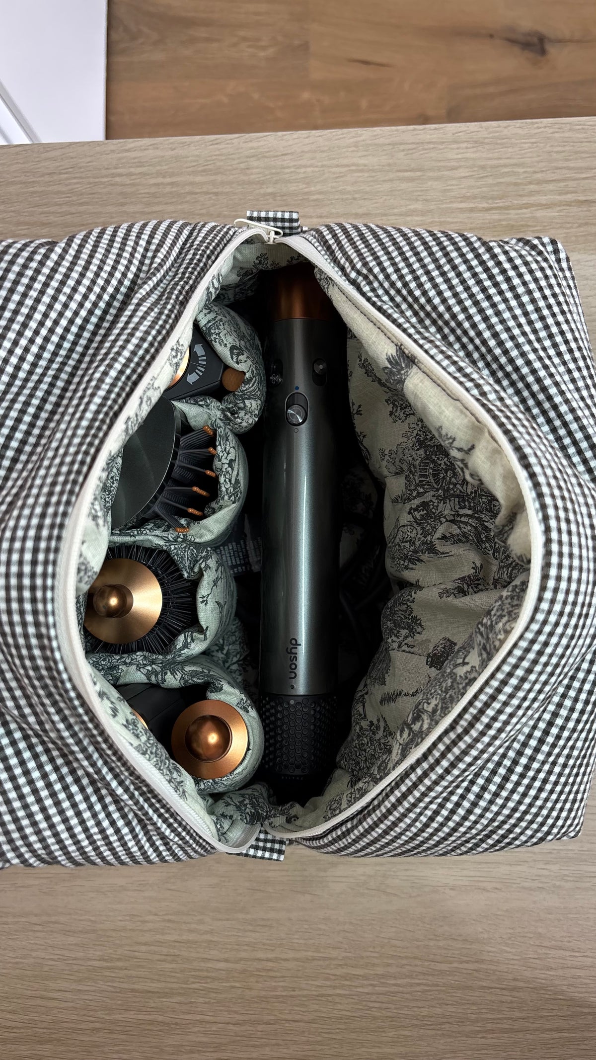 Trousse compatible Dyson Airwrap™ — Modèle Mini Vichy Blanc I Noir x Toile de Jouy Noir
