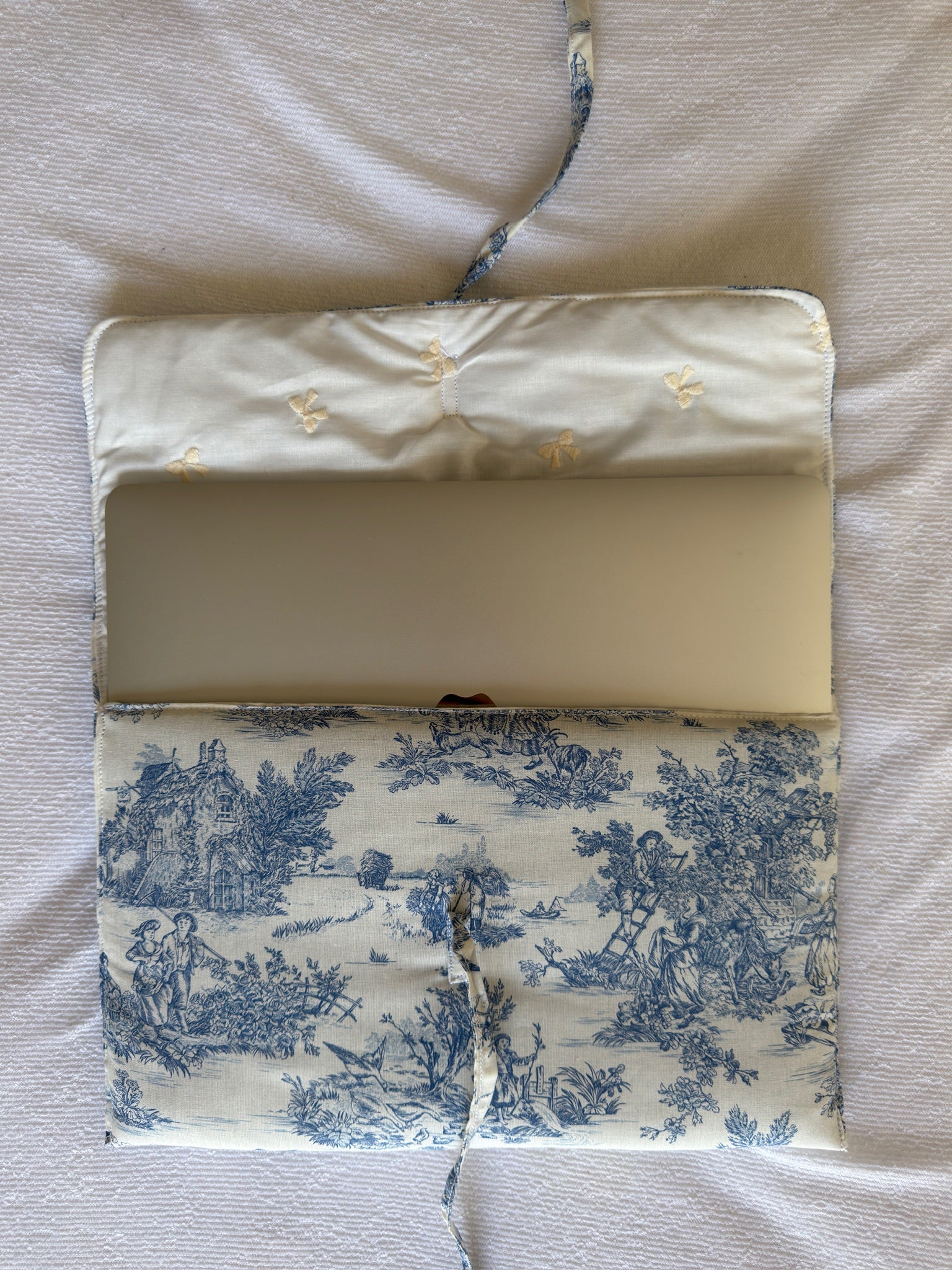 Housse d'ordinateur - Format 13' - Modèle toile de Jouy bleu