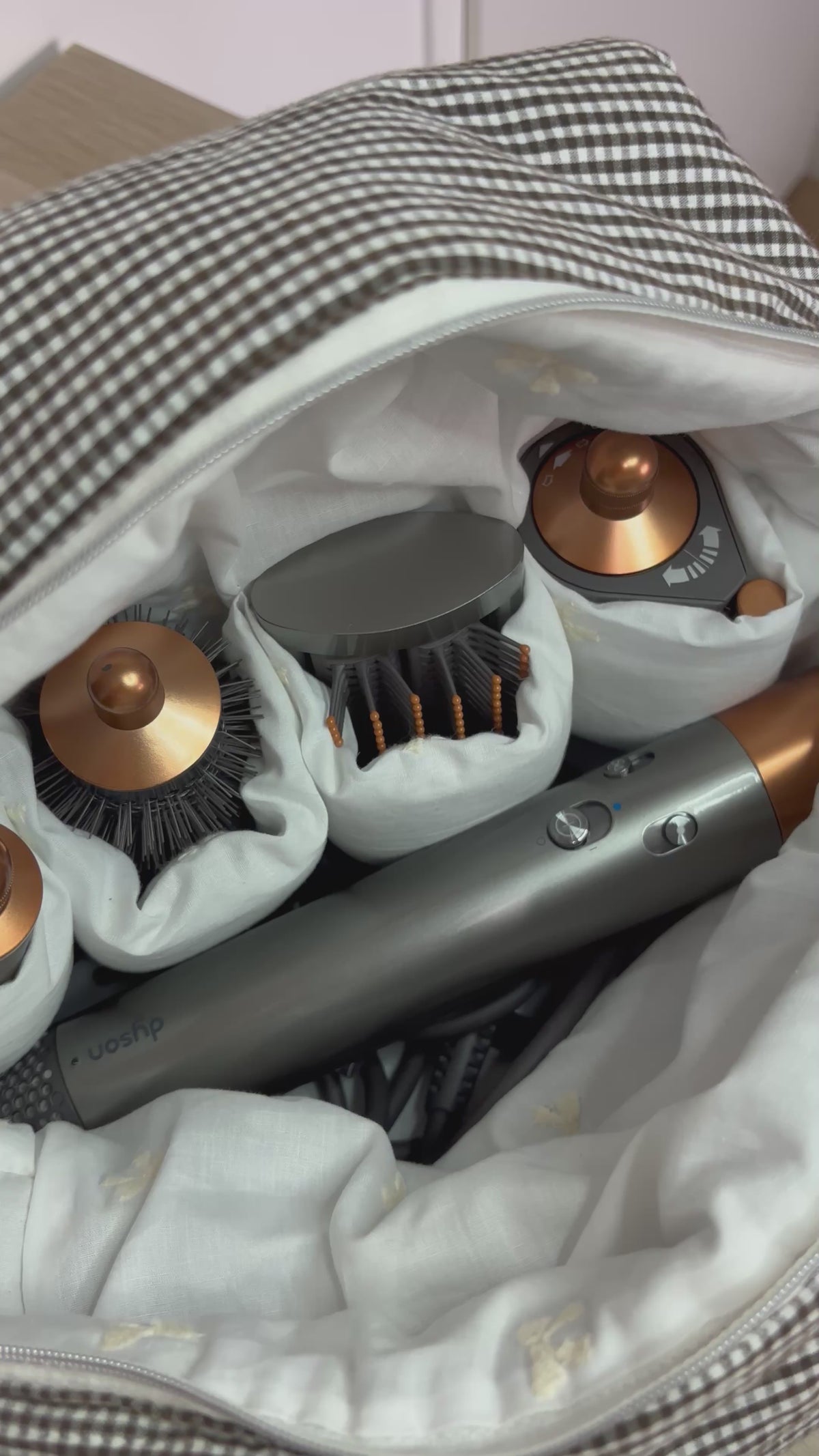 Trousse compatible Dyson Airwrap™ — Modèle Mini Vichy Noir I Blanc x Blanc Noeuds